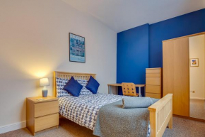 * Spacious 5BR Collegiate Crescent * Group Stay *